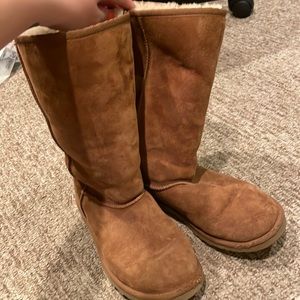 Uggs chestnut tall. Size 5 in kids. Womens 7